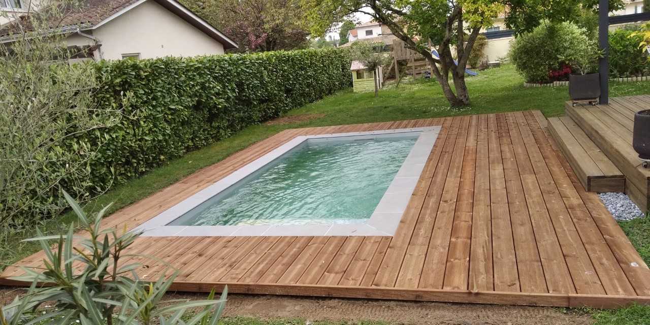 Terrasse en pin marron classe 4